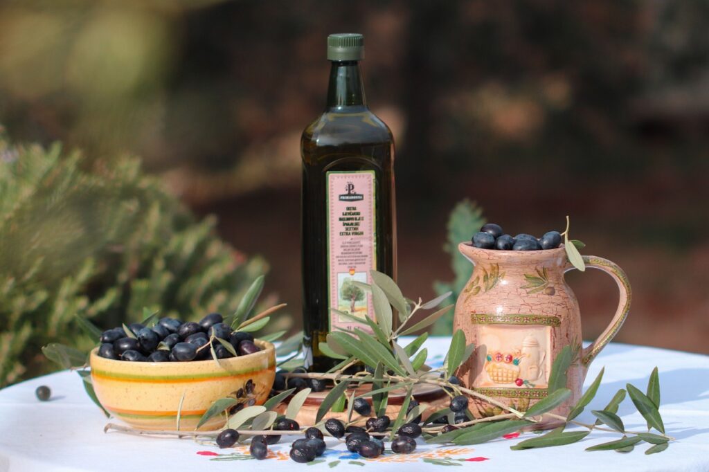 olives, olive oil, dark olives